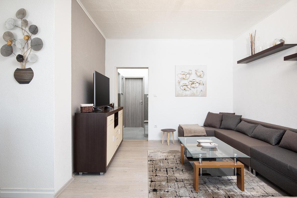 Apartment Aston พูลา ภายนอก รูปภาพ