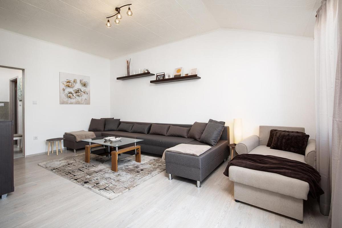 Apartment Aston พูลา ภายนอก รูปภาพ