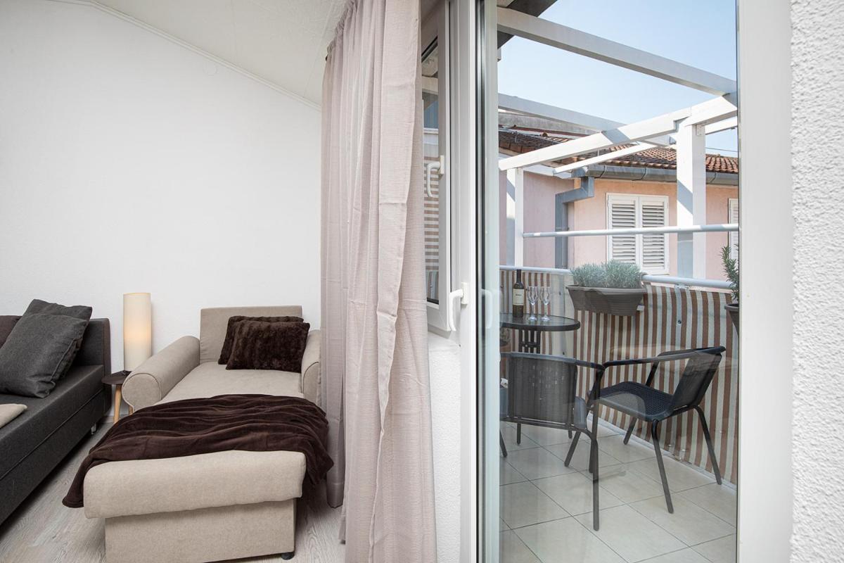 Apartment Aston พูลา ภายนอก รูปภาพ