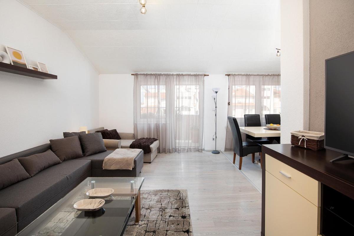 Apartment Aston พูลา ภายนอก รูปภาพ