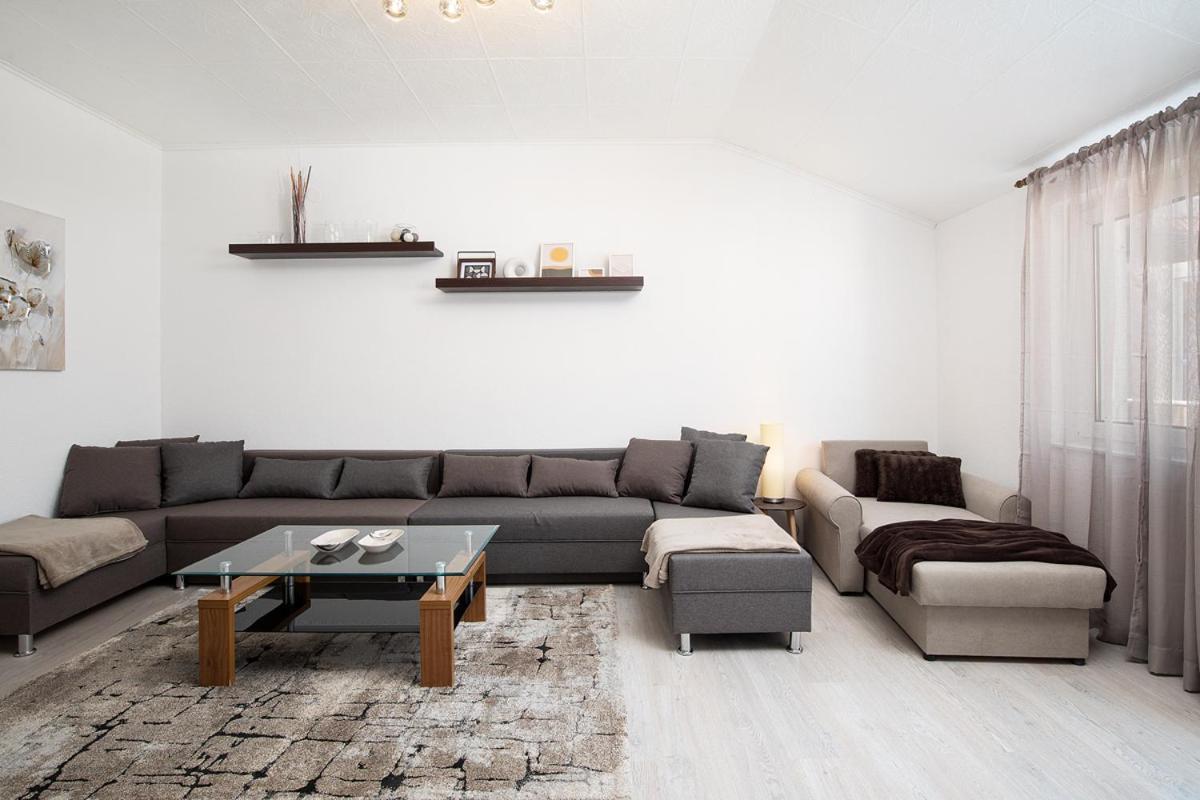 Apartment Aston พูลา ภายนอก รูปภาพ