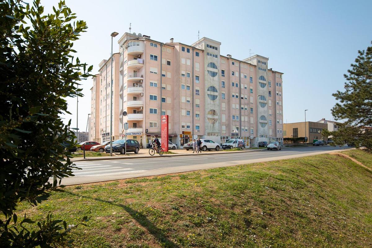 Apartment Aston พูลา ภายนอก รูปภาพ