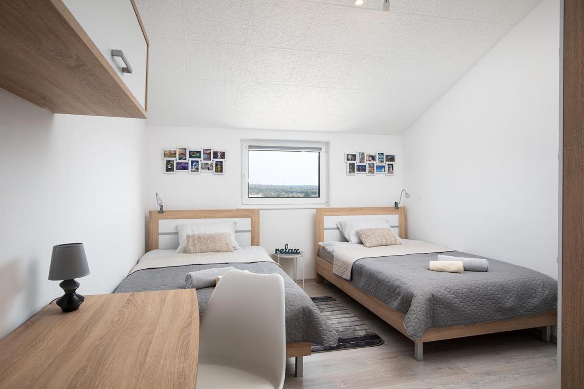 Apartment Aston พูลา ภายนอก รูปภาพ