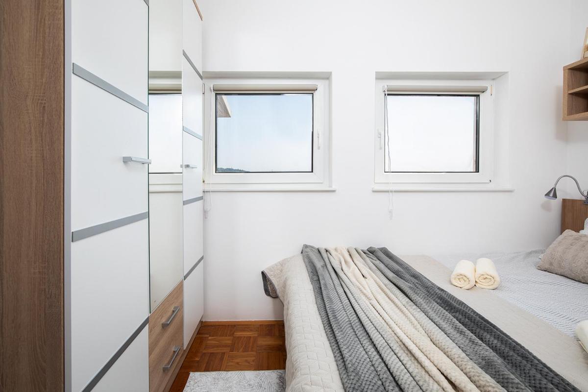 Apartment Aston พูลา ภายนอก รูปภาพ
